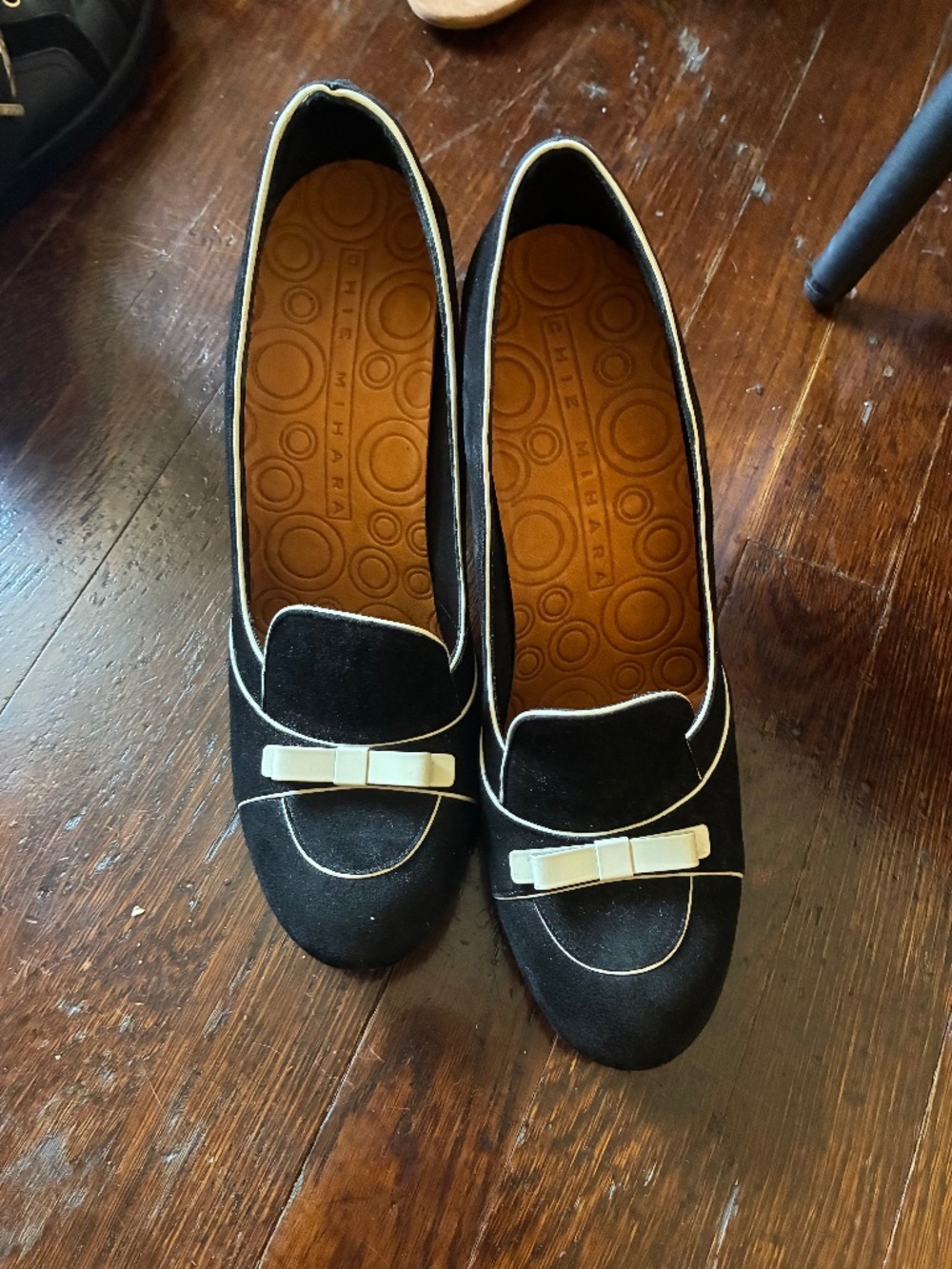 NWOT- Chie Mihara Suede black pumps with bow detail - 40